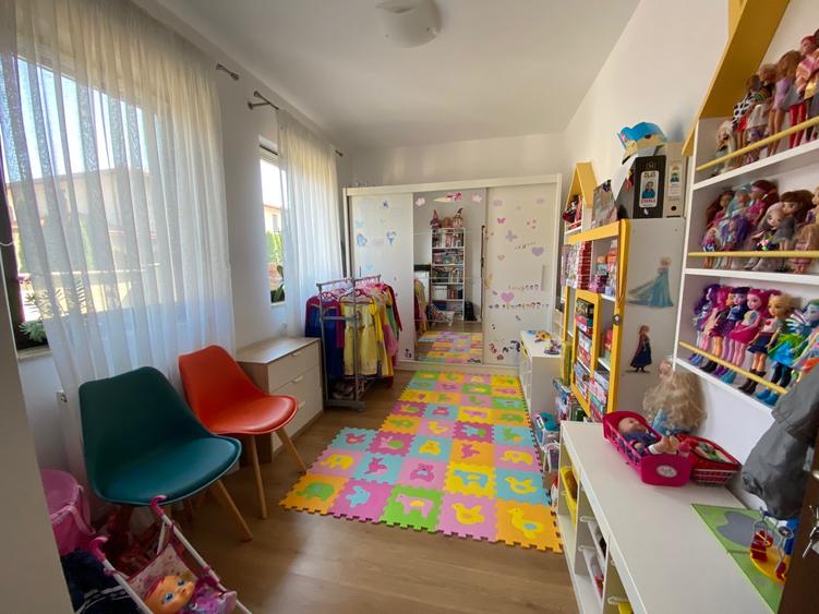 Casă tip duplex | 5 camere | 300 mp teren | Zona Terra, Florești