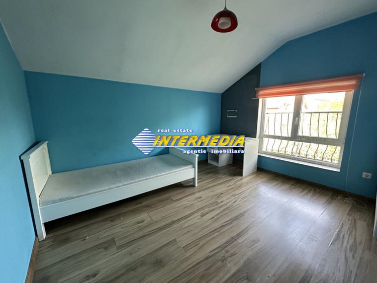 Proprietate 2 case curte pavata Teren 700 mp Hotel CETATE gard utilitati