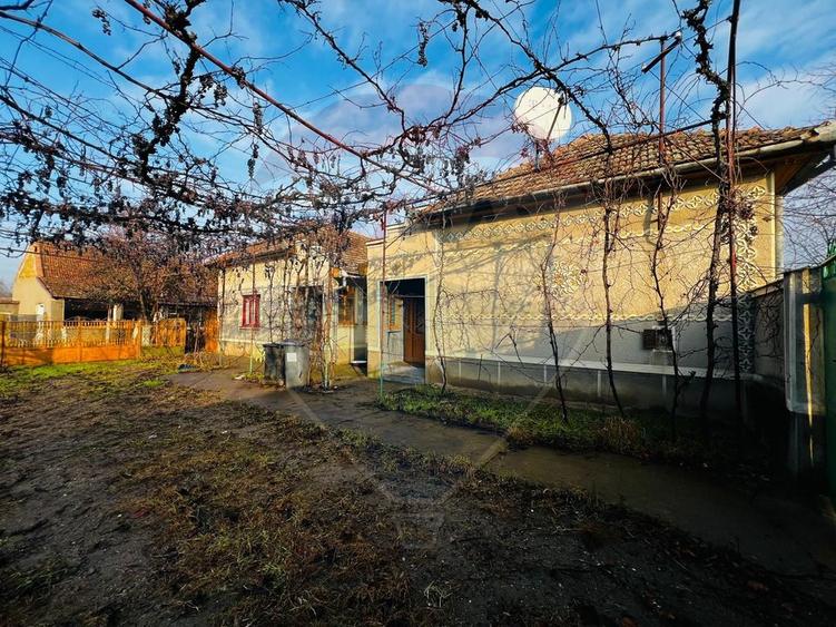 Casă 4 camere in Seitin 2144 teren