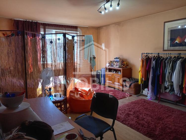 Casa cu 2 corpuri de cladire | zona 7 Noiembrie