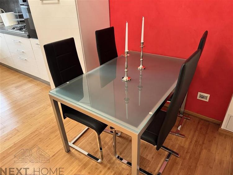 APARTAMENT 2 CAMERE , 2 STEJARI