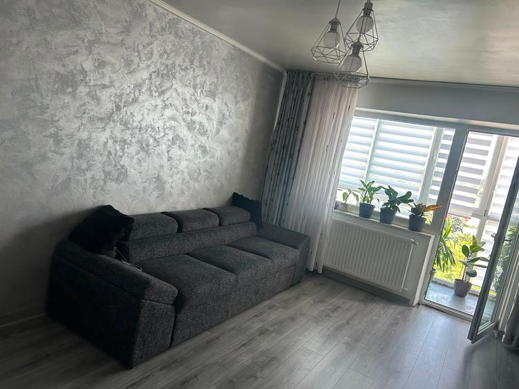 Apartament cu 3 camere de vânzare , zona Doraly