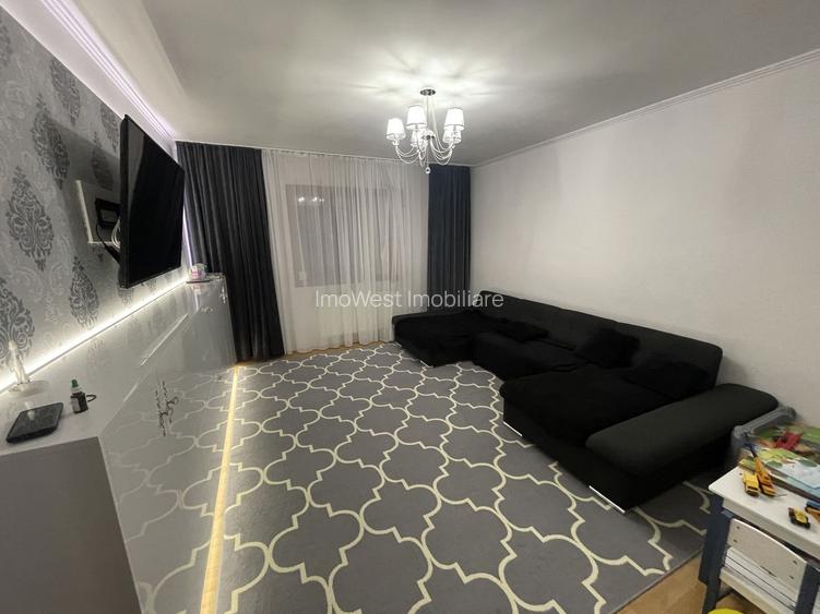 Casa S+P+E+M | 605 mp utili | 10 camere | 3 bucatarii | 4 bai | 3 terase | Garaj