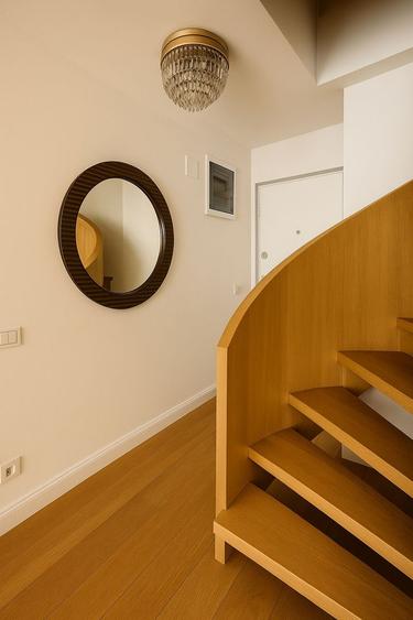 Apartament spectaculos în Cartierul Francez unde luxul întâlnește rafinamentul