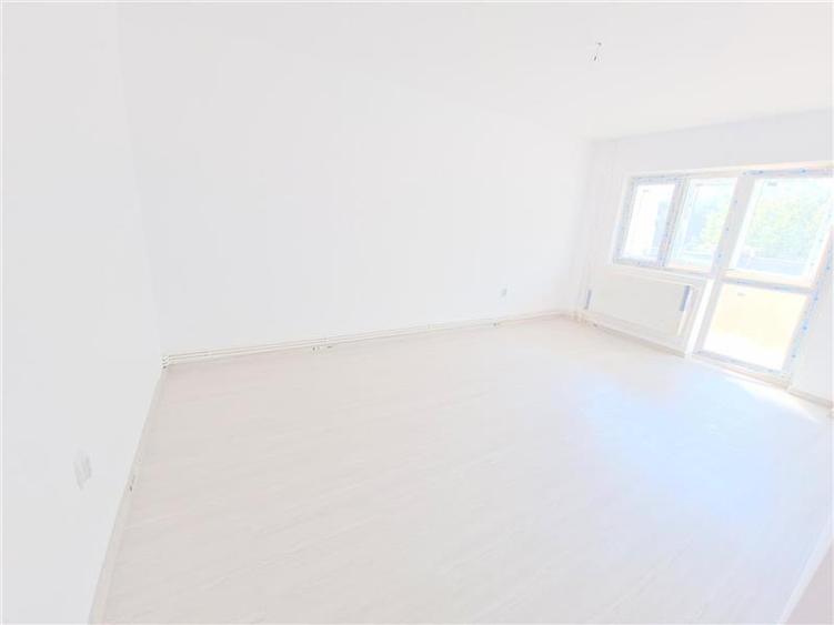 Apartament 3 decomandate, etaj 1, renovat, zona Ura