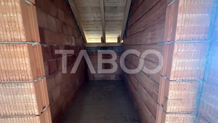 Casa de vanzare individuala 5 camere curte 500 mpu 127 mpu Selimbar