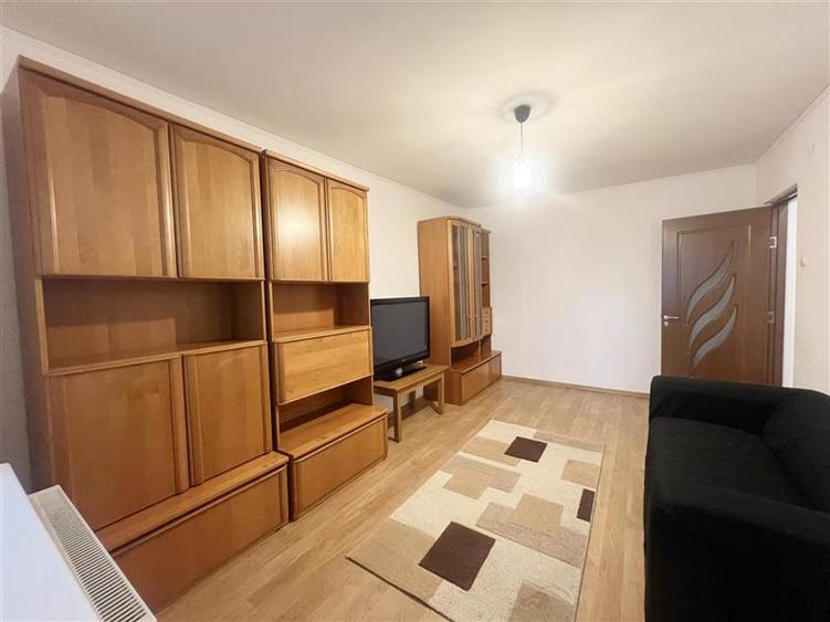 Apartament 2 camere decomandat, etajul 1 mobilat si utilat , parcare