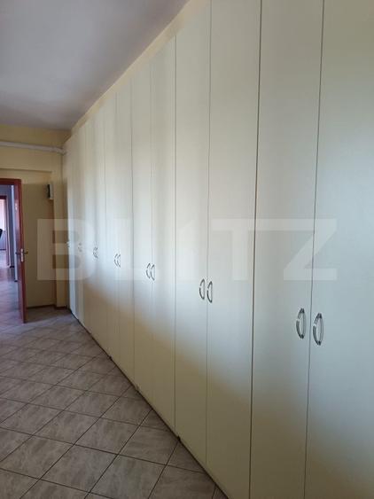 Cladire birouri , hala de productie, spatii depozitare, parcare si teren 14474mp