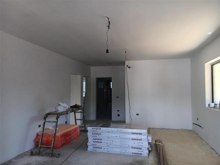 Visan Barnova str asfaltata CASA parter 100mp TEREN 400mp toate utilitatile