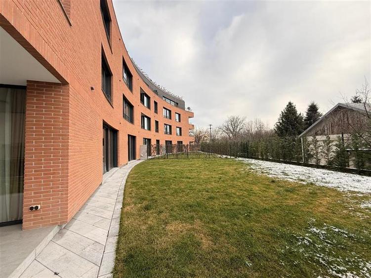 Apartament 4 camere, superb Pipera, cladire exclusivista, 250mp curte