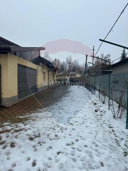 Casă spațioasă 6 camere, 2 băi, garaj spatios și terasă