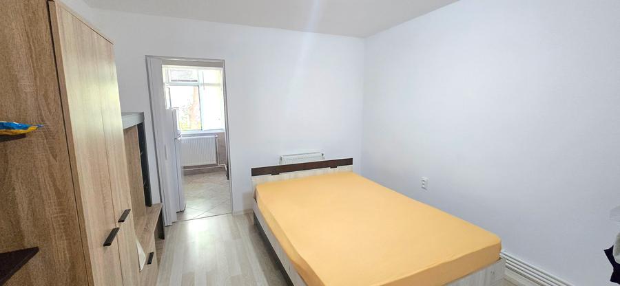 Garsoniera, centrala termica, tamplarie PVC, bucatarie mare, Galata