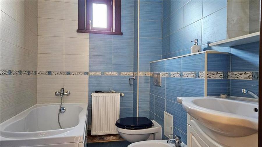 Apartament in asociatie, renovat, 6 cam 2 nivele cu garaj Elisabetin