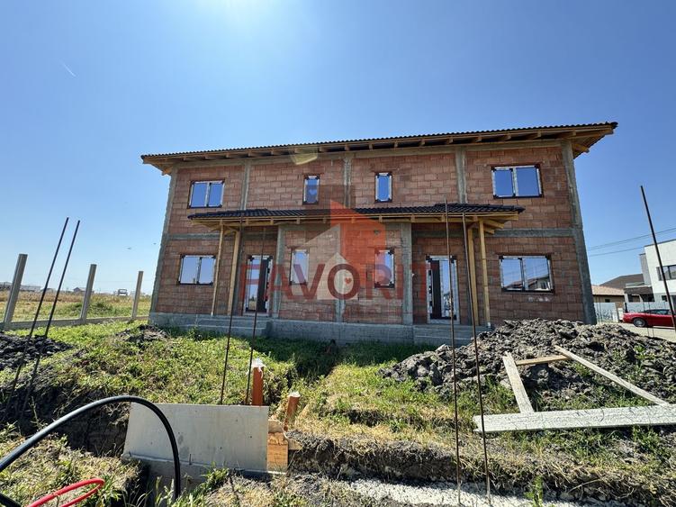 Duplex cu 4 camere de vanzare - Mosnita Noua. Zona Excelenta.