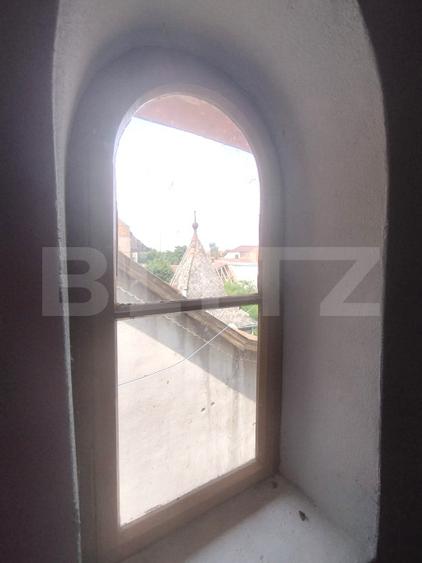 Casa istorica, 2 apartamnte, curte proprie- posibilitati multiple, zona Balcescu