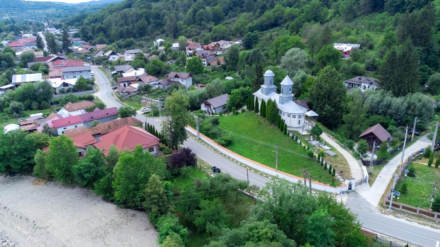 Vanzare - casa Bezdead - casa de vacanta