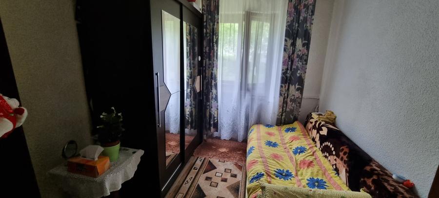 Apartament 3 camere la parter cu balcon