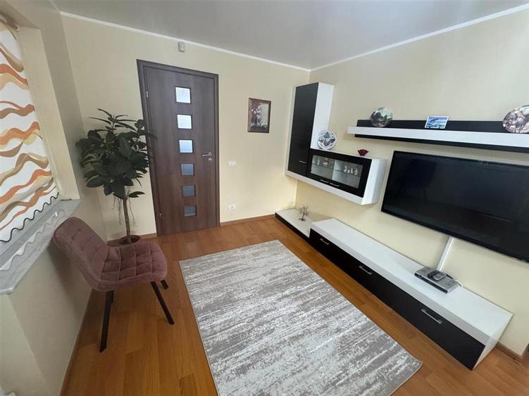 Garsoniera 45 mp (FACTURI INCLUSE), curte+ foisor, parcare