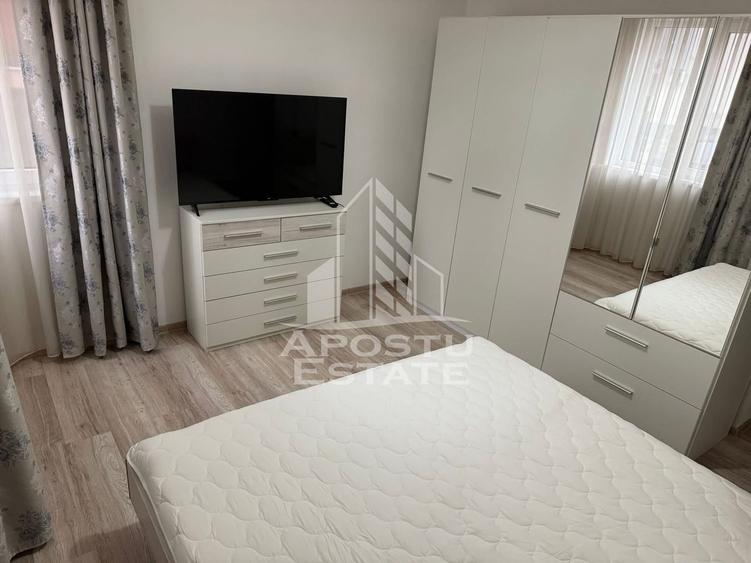 Apartament 3 camere, decomandat, 60 mp utili, etaj p/3, zona Girocului
