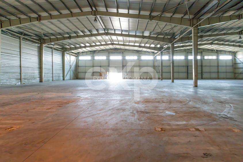 DE ÎNCHIRIAT | Ansamblu industrial 2 hale 4.400 mp | Calea Moinești - 13