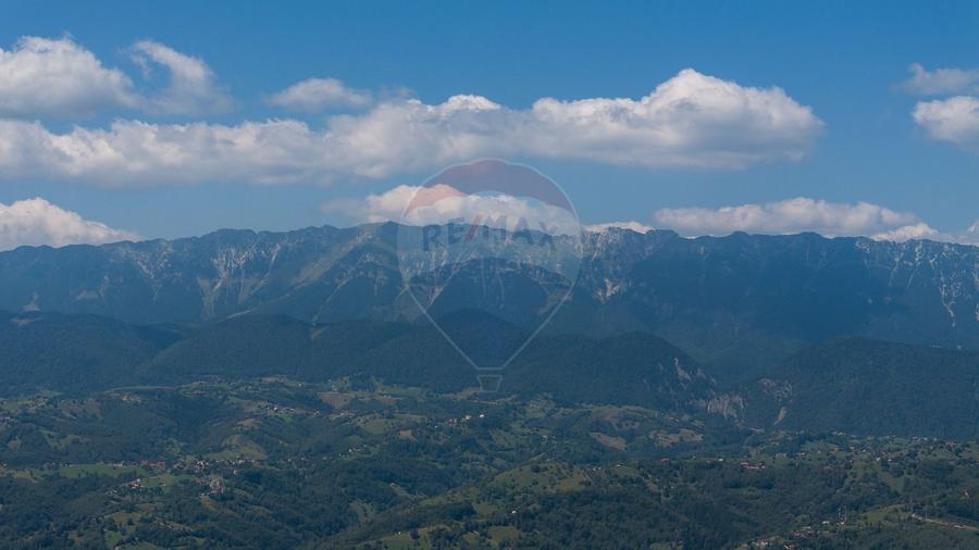 Teren Panoramic in Bran – Vedere spre Bucegi & Piatra Craiului