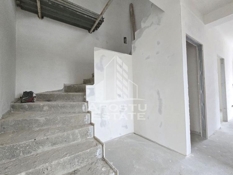 Jumatate de duplex de vanzare, Parter + Etaj, 5 camere si 2 bai, Sag