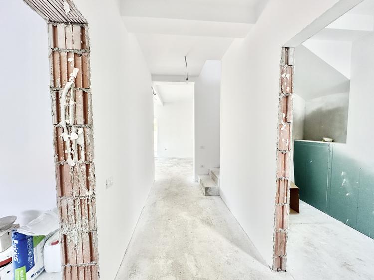 Duplex modern - 4 camere - 102 mp - Separat prin casa scarii - Mosnita