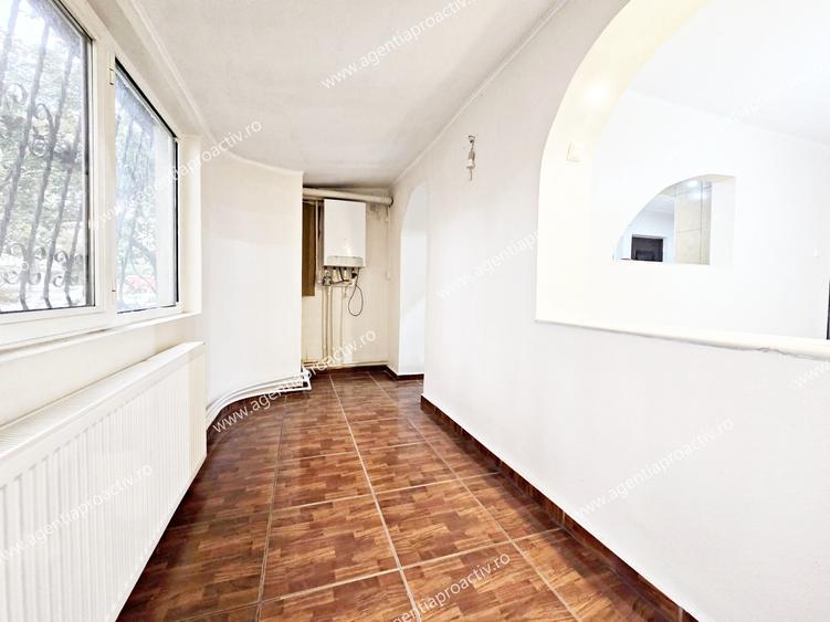 Apartament cu 3 camere, Micro 17, pretabil și pentru activități comerciale.