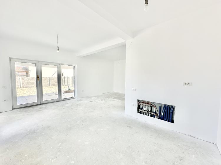 Duplex modern - 4 camere - 102 mp - Separat prin casa scarii - Mosnita