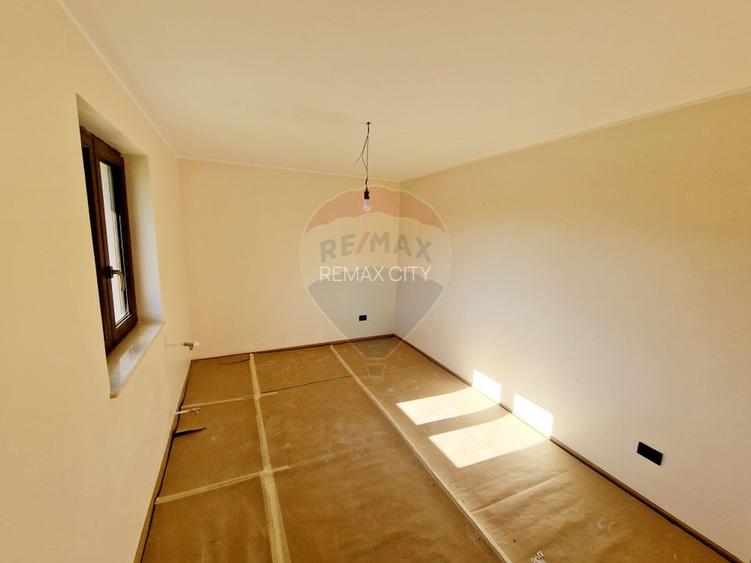 Casă / Vilă cu 8 camere de vânzare în zona Balaur - 43