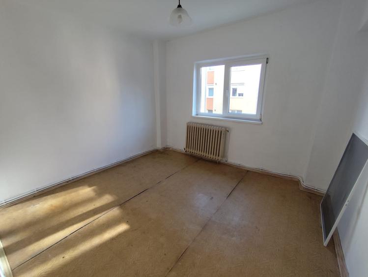Apartament 3 camere| etaj 2| zona Aiud
