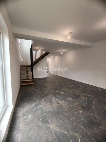 Casa tip duplex- de vanzare la cheie