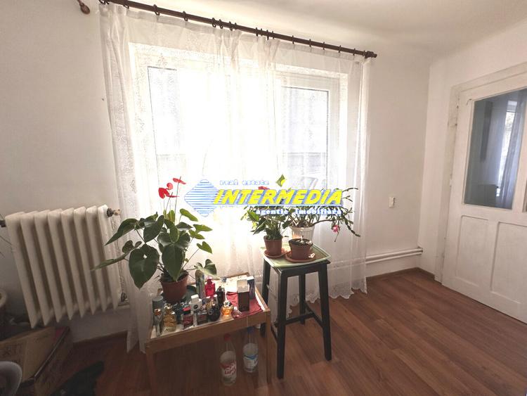 Casa cu 3 camere in Cetate la asfalt cu 1176 mp Teren