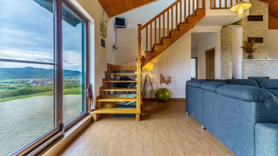 Teren 9.42 ha extravilan + casa 230 mp, COMISION 0%
