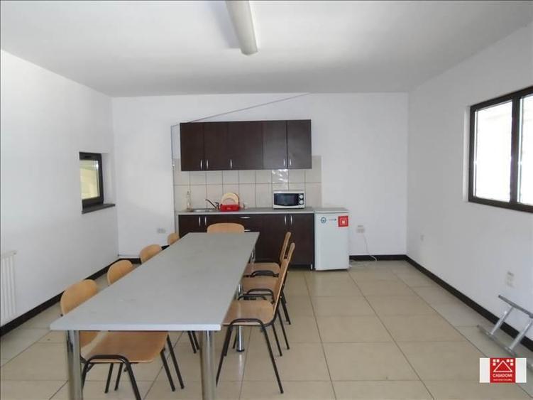 Hala pentru showroom, in apropiere de autostrada