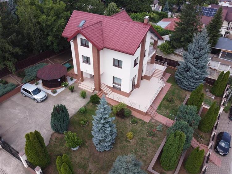 Vila exclusivista de vanzare in Iasi, design impunator, localizare excelenta.