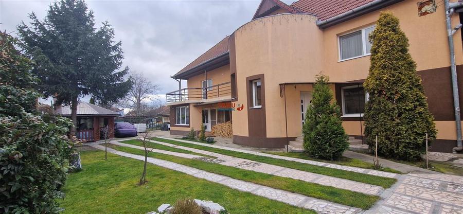 Casa cu 912mp teren 5 camere strada asfaltata