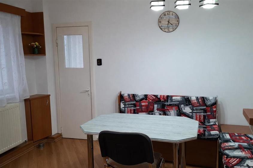 Apartament 4 camere 2 bai 3 balcoane zona Centrala