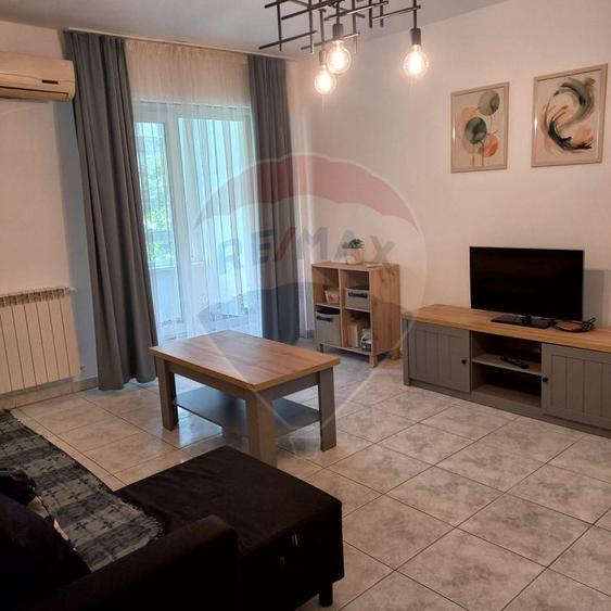 Apartament cu 2 camere de închiriat în zona P-ta Sfanta Vineri