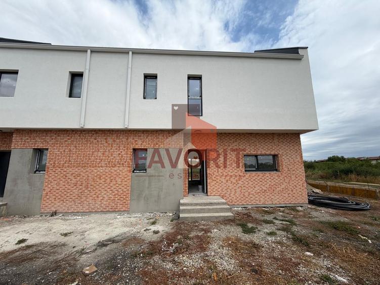 Triplex in Sacalaz | Finisaje premium | 3 camere | Asfalt | 2 terase
