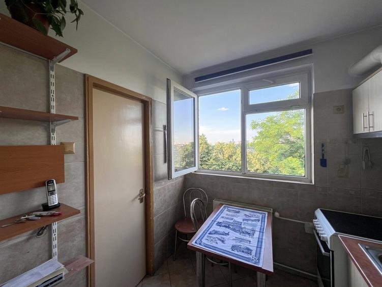 Apartament 3 camere Cotroceni. Adiacent parc. 5 minute metrou.