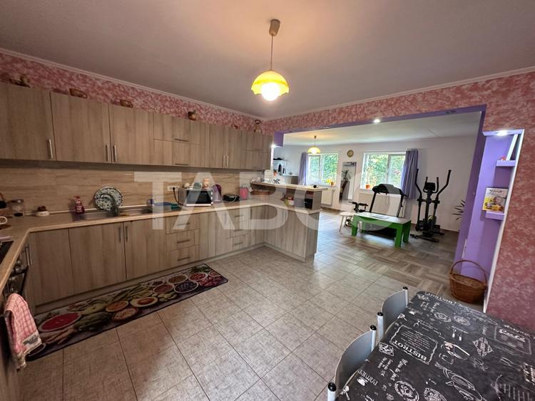 Casa noua 3 camere 300 mp anexe teren liber 1550 mp Margineni