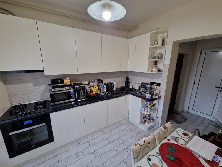 Apartament 2 camere in Andrei Muresanu cu gradina,birou, si beci