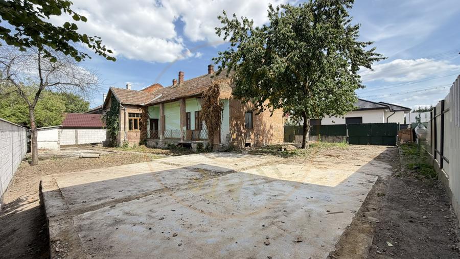 Casă de renovat cu teren 557 mp, central Str. Gh. Barițiu - Carei