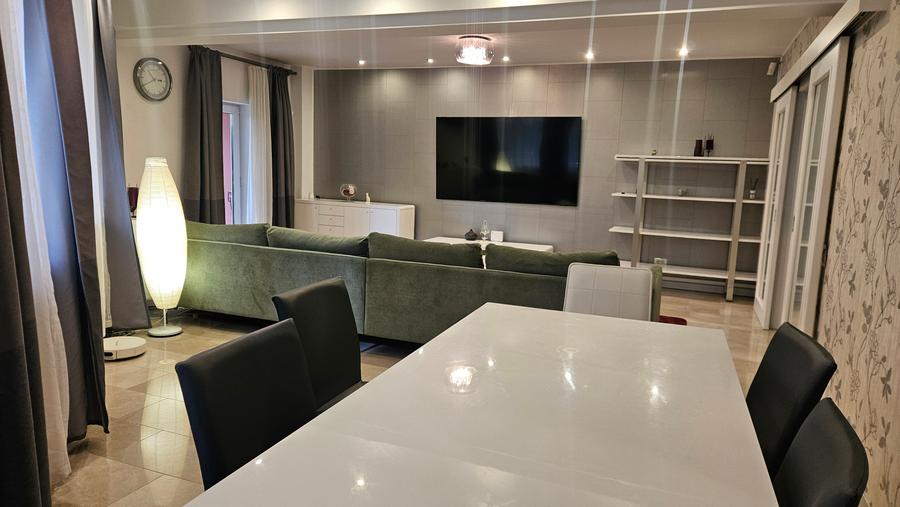 Apartament duplex( parter si etaj) cu curte proprie