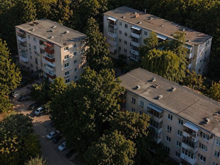 Apartament primitor si renovat, la parterul unui bloc inconjurat de verdeata!