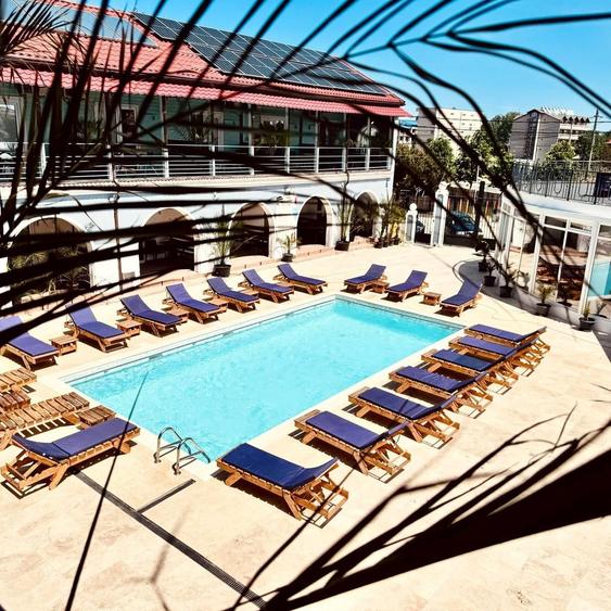 Hotel KM0 Costinesti + Restaurant + Bar + 6 spatii comerciale