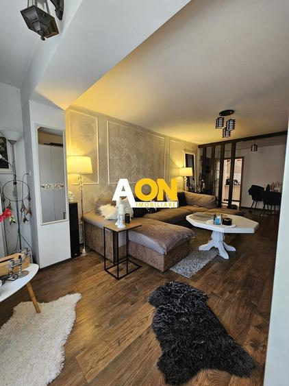 Apartament 3 camere, Cetate, etaj intermediar