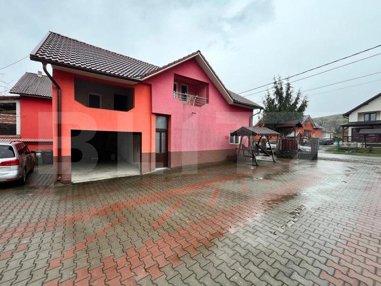Casa semifinisata, 2 camere, 130 mp, cu spatiu comercial, zona Cepari