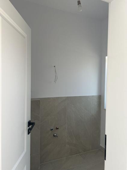 Jumătate de duplex premium, 120 mp utili, teren 256 mp, garaj și 3 dor